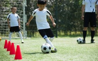 小孩不能踢足球吗为什么，小孩不能踢足球吗为什么呢