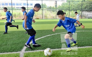 孩子内八能踢足球吗，孩子内八能踢足球吗视频